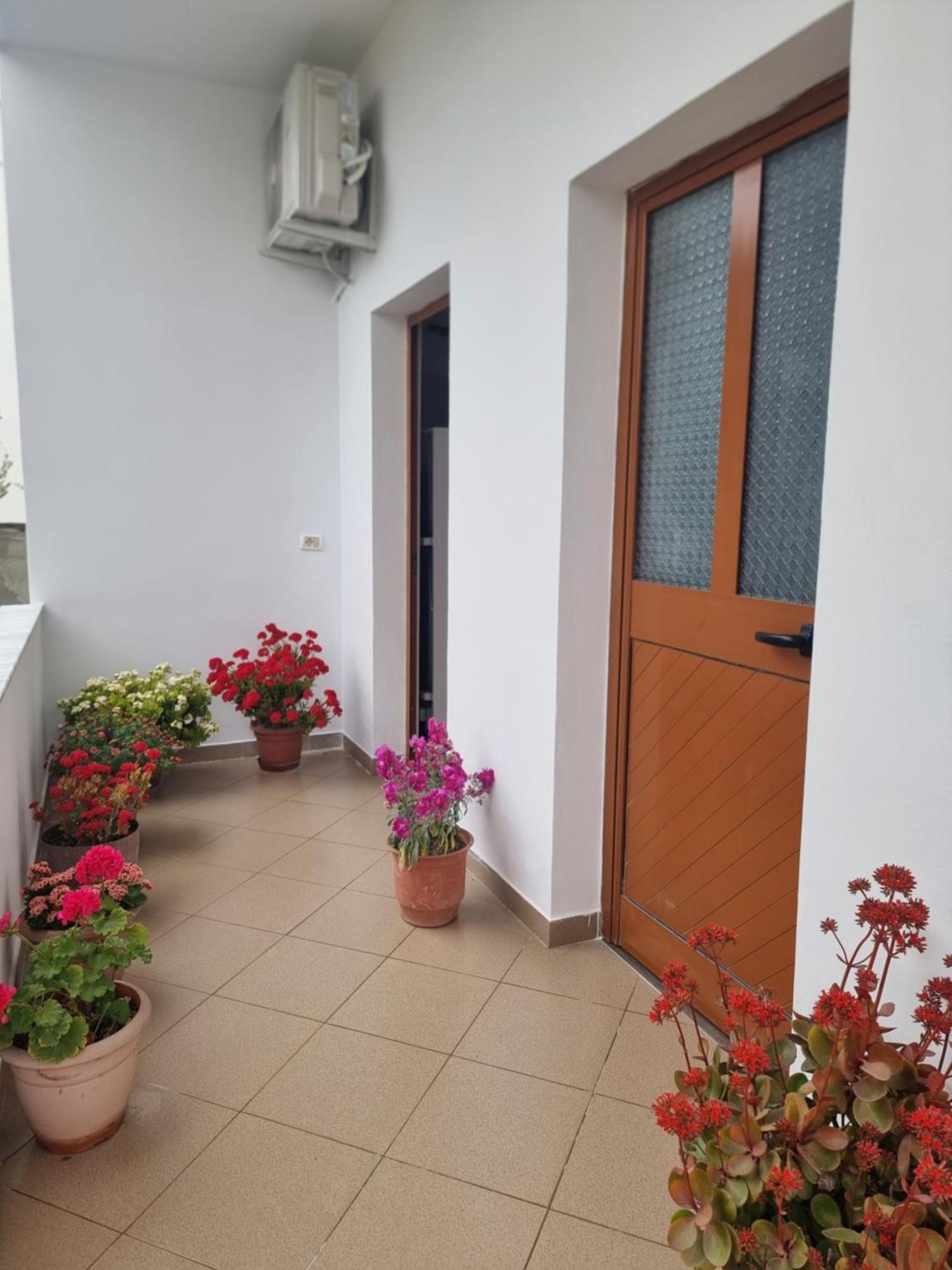 Rooms For Rent ดูร์เรส ภายนอก รูปภาพ